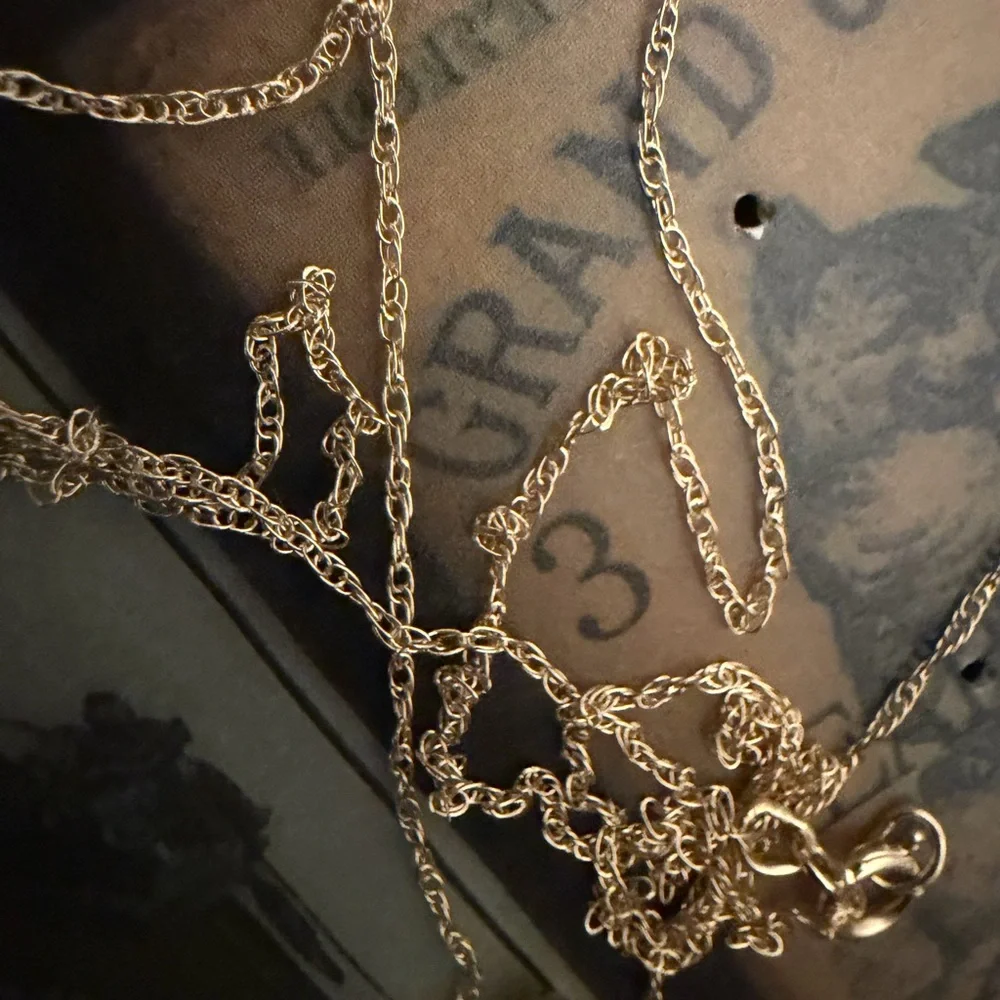 14kt solid gold twisted Singapore rope chain necklace with pear cut pendant - Picture 3 of 8